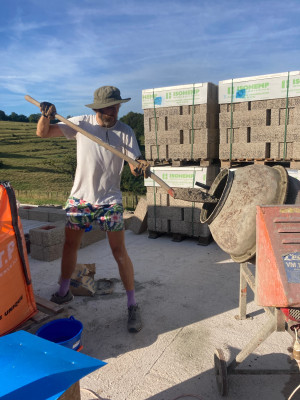 Confection de mortier de sable et ciment