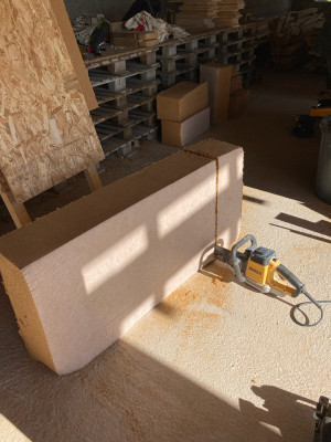 Découpe de l'isolant avec la scie aligator