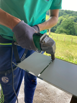 Découpe avec une grignoteuse pour une coupe nette et éviter la corrosion