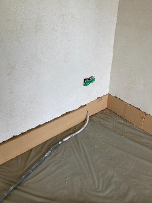 Isolation du soubassement avec des panneaux de fibre de bois rigide