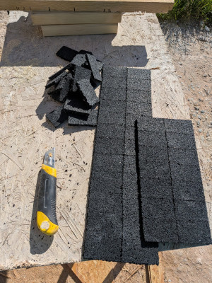 Découpe des cales anti-dérapantes